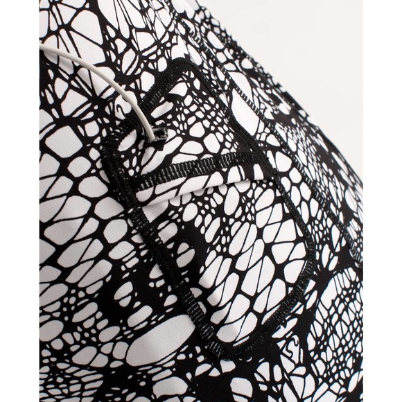 COPY - Lululemon women’s size 6 stay on course black and white athletic tank 00… - Picture 6 of 10